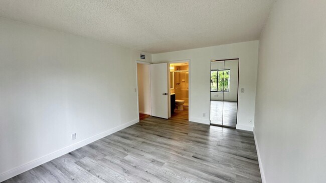 Building Photo - 1111 Green Pine Blvd