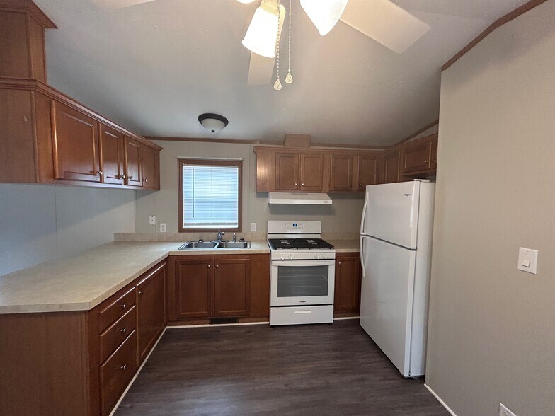 Building Photo - 17 Deer Run Pky