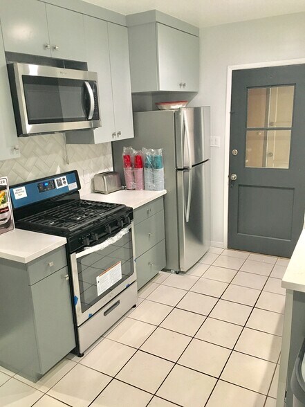 Building Photo - 1222 McClellan Dr