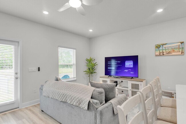 Building Photo - 5724 Sandy Walk St