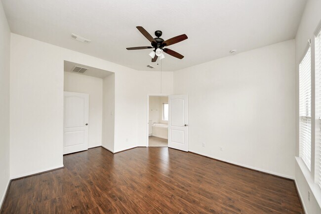 Building Photo - 19122 Mission Manor Ln