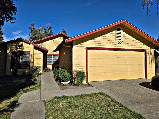 Building Photo - 5938 Land View Dr