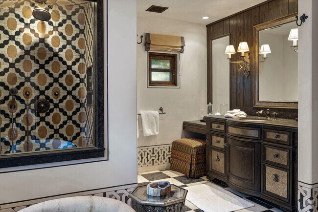 Building Photo - 535 N Belardo Rd