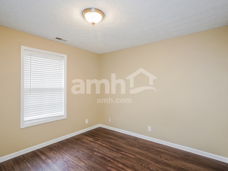 Building Photo - 2740 N Whitfield Rd