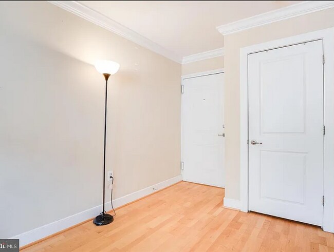 Building Photo - Amazing 2 bedroom/ 1 Bathroom unit with plenty natural light