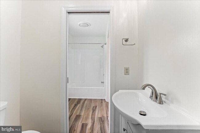 Building Photo - 619 E Hillendale Rd