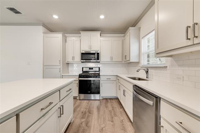 Building Photo - 335 Community Dr