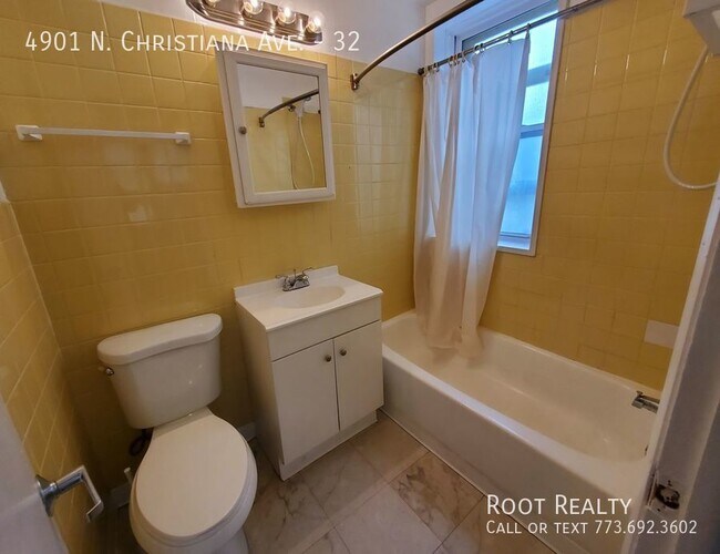 Building Photo - East Albany Park - Updated Garden-Level St...