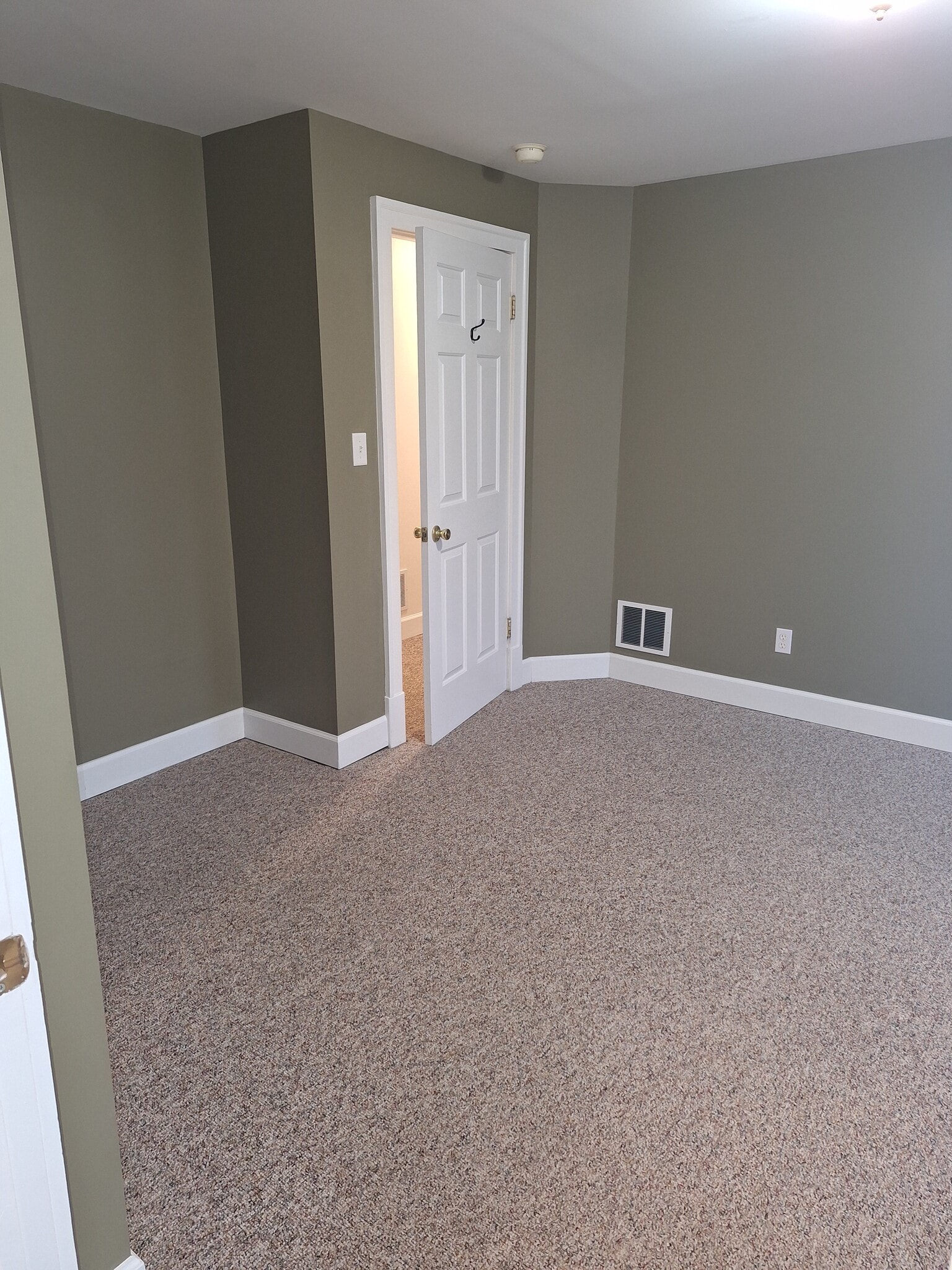 Bed Room W' dr to W.I.C. - 121 Ontario St