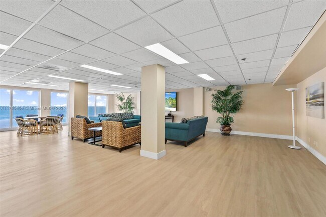 Building Photo - 4511 S Ocean Blvd