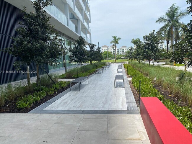 Building Photo - 2000 Metropica Wy