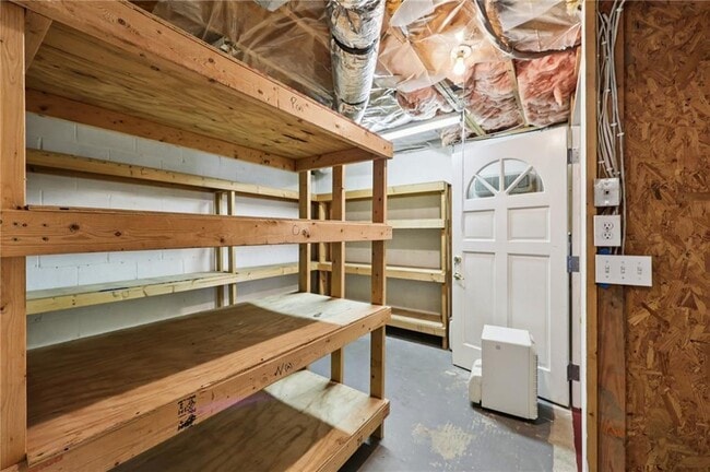 Building Photo - 182 Oak Forest Dr