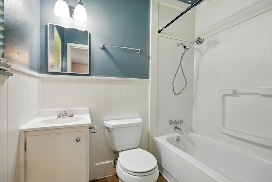 Building Photo - 2349 Marsalis Dr