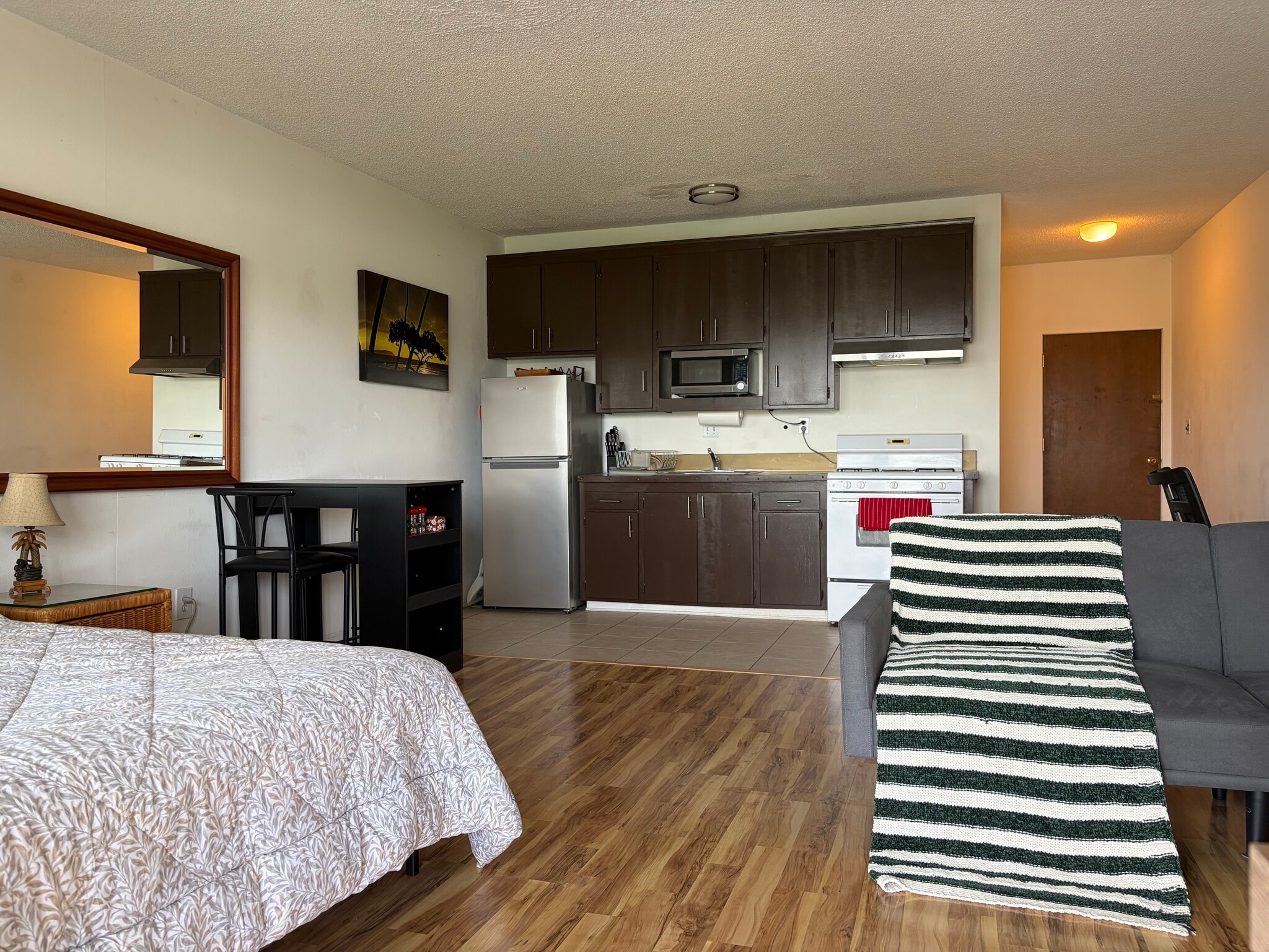 Building Photo - 355 Kalanianaole St