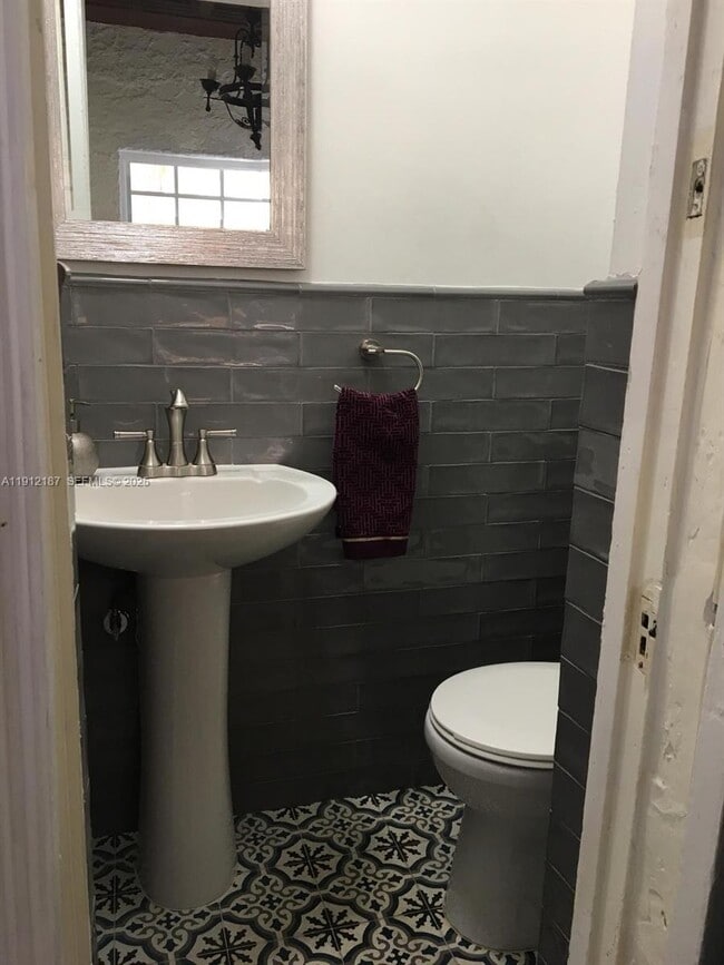 Building Photo - 327 Menores Ave