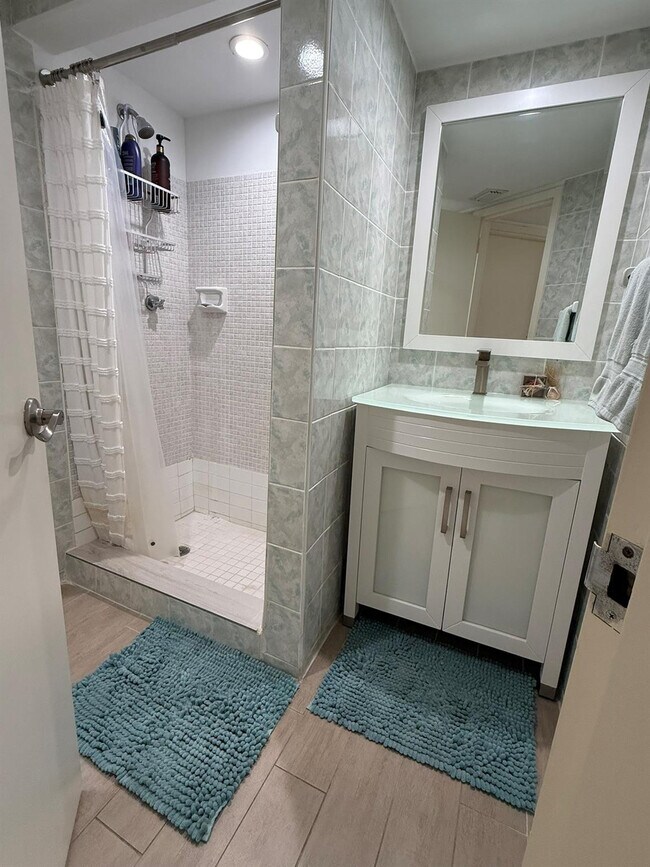 Building Photo - 5300 NE 24th Terrace