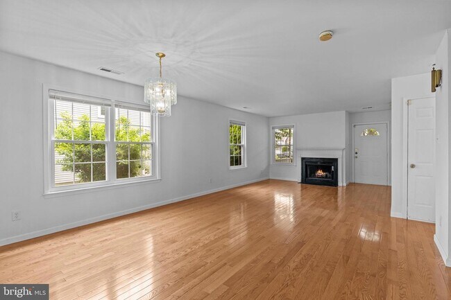 Building Photo - 14 Aster Way