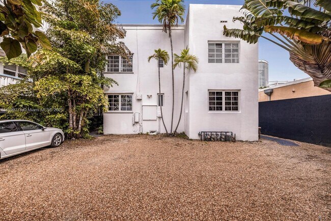 Building Photo - 305 Jefferson Ave