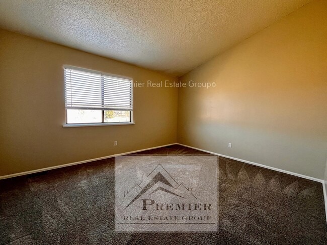 Building Photo - 806 London Green Way