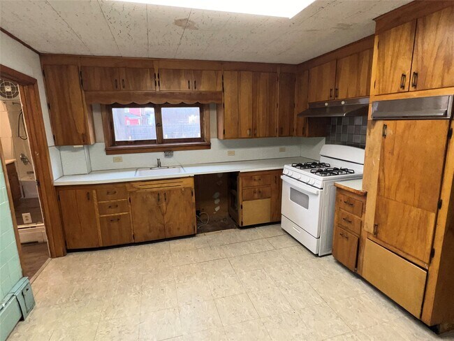 Building Photo - 4 Erie St