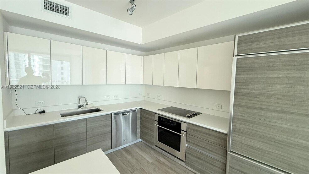 Building Photo - 1100 S Miami Ave