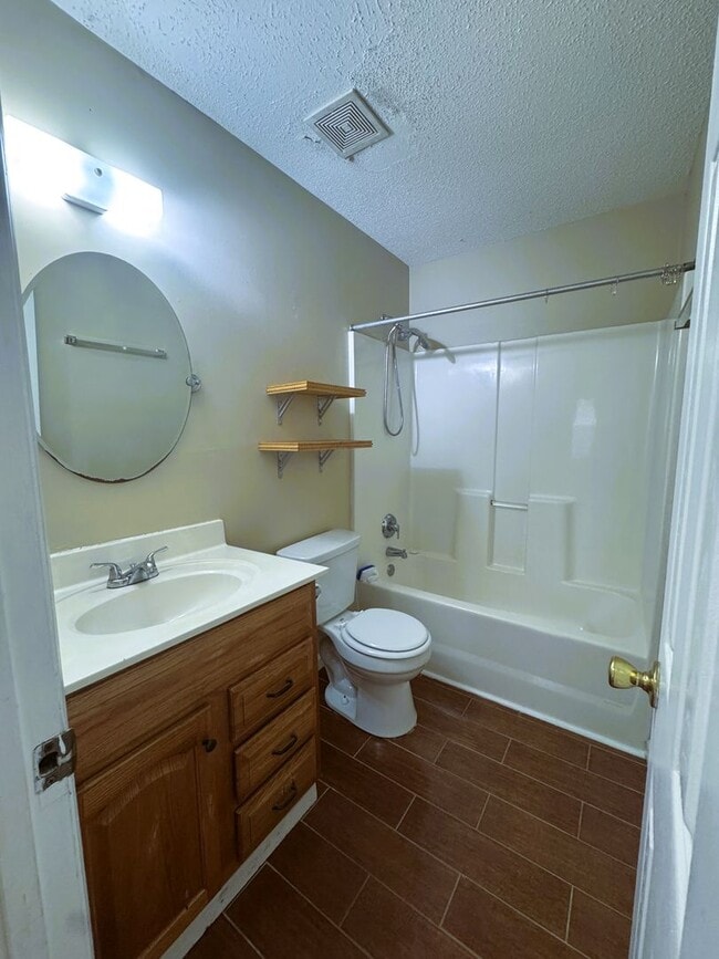 Building Photo - 2 BR/ 2 Bath End Unit! Minutes to Camp Lej...