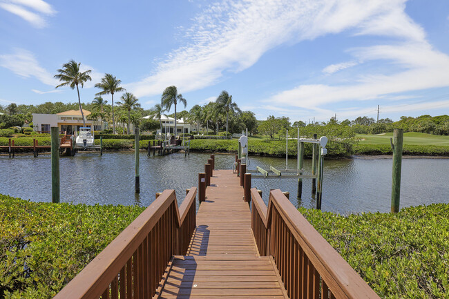 Building Photo - 392 Spyglass Way