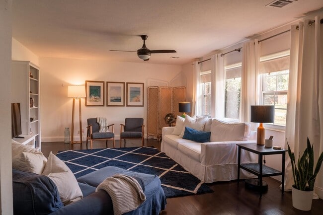 Building Photo - 901 White Ave S E