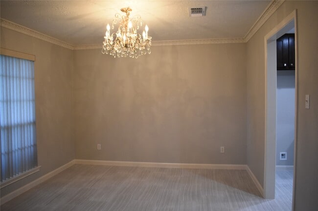 Building Photo - 3110 Springhill Dr