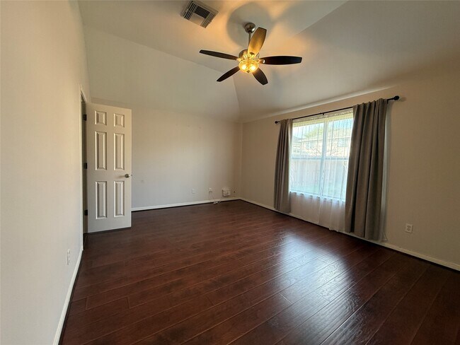 Building Photo - 5935 Wildbriar Ln