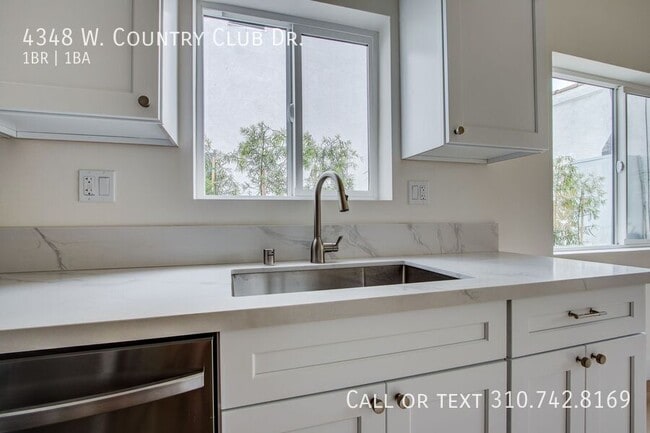 Building Photo - 4348 Country Club Dr