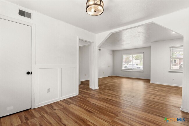 Building Photo - 1107 S 25th St