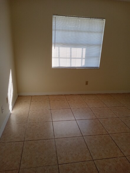 Building Photo - 761 Maderia Ct