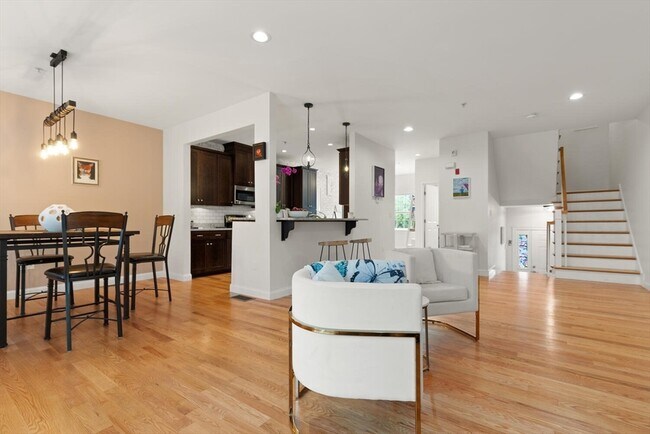 Building Photo - 10 Murray Ave