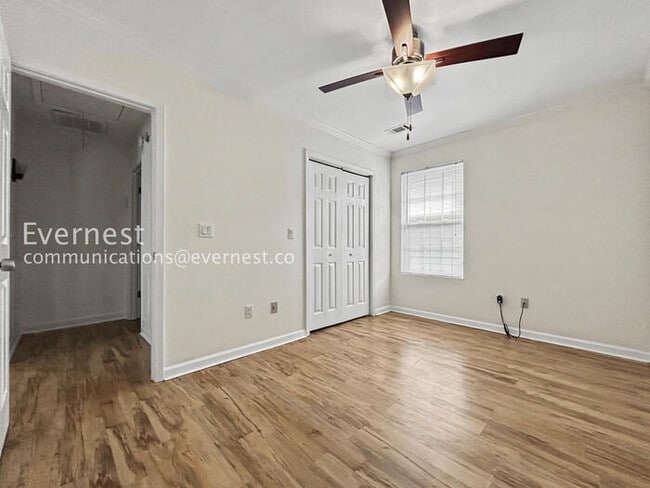 Building Photo - 1065 Fair St SW