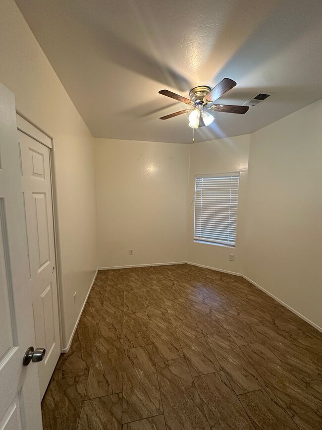 Building Photo - Charming 4-Bedroom Rental in Bakersfield, CA