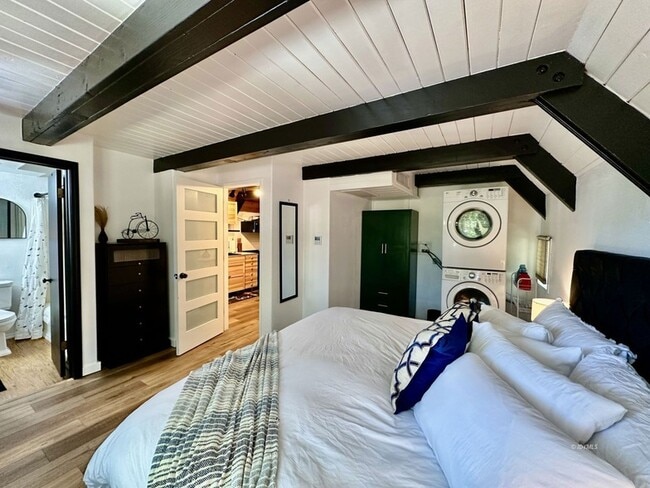 Building Photo - 25245 Rosaline Rd