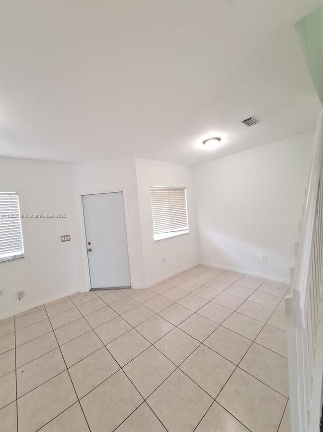 Primary Photo - 1654 SE 31st Ct