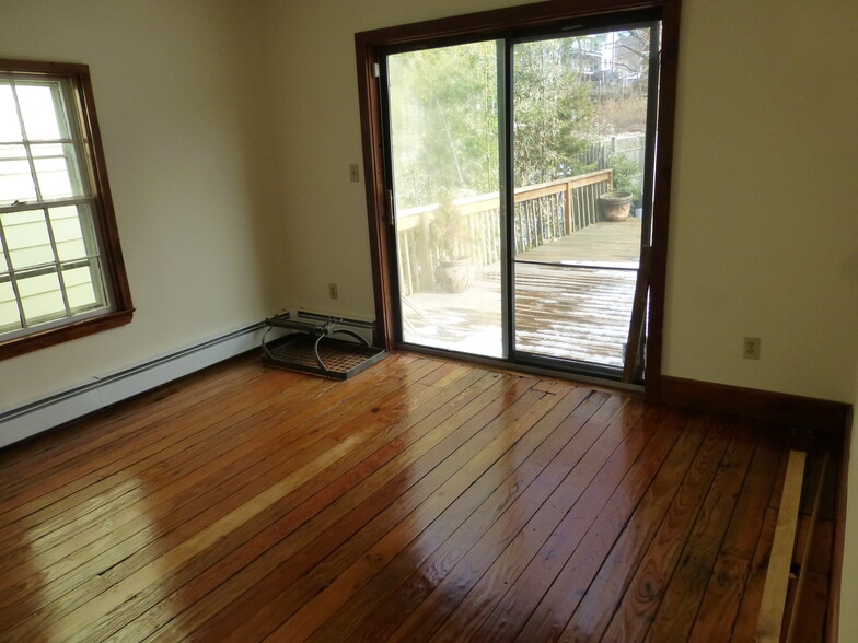 Building Photo - 529 Quinnipiac Ave