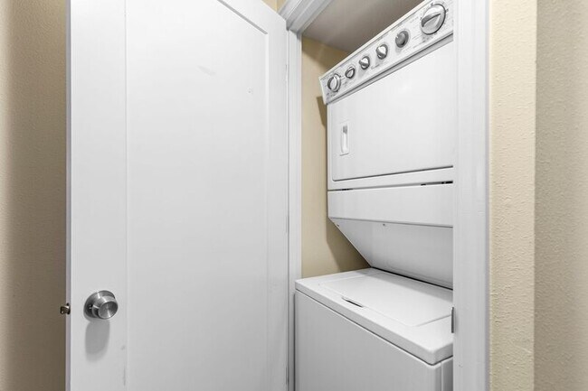 Building Photo - 4430 NE 78th Ave