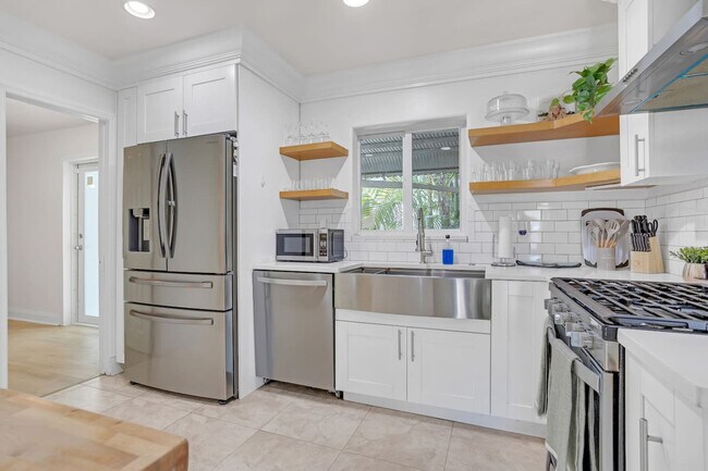 Building Photo - 571 Lee Dr