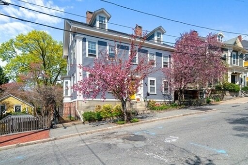 Building Photo - 22 Halsey St