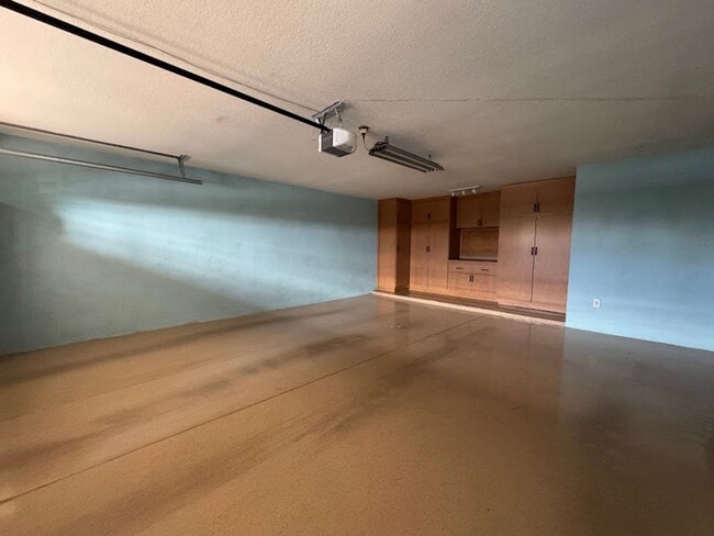 Building Photo - Modern Living Meets Outdoor Luxury in North Phoenix