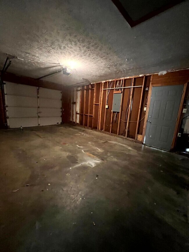 Building Photo - 2154 Skyview Dr
