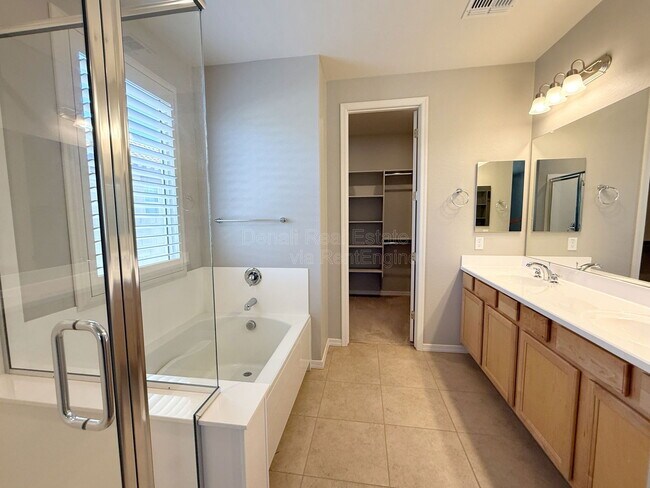 Building Photo - 15170 W Pierce St