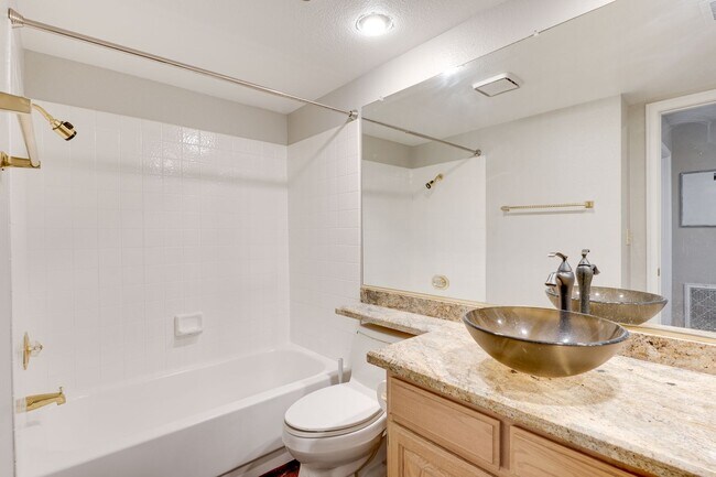 Building Photo - Luxury Meets Comfort in This Beautiful 4-Bedroom Retreat