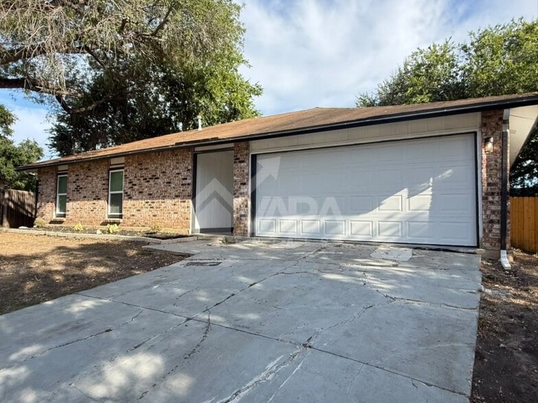 Building Photo - 5826 Lake Wind