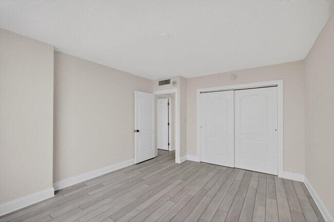 Building Photo - 2600 N Flagler Dr