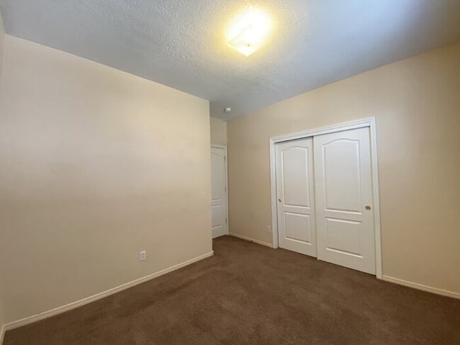 Building Photo - 3 Bedroom/2 Bath in Cabezon Subdivision
