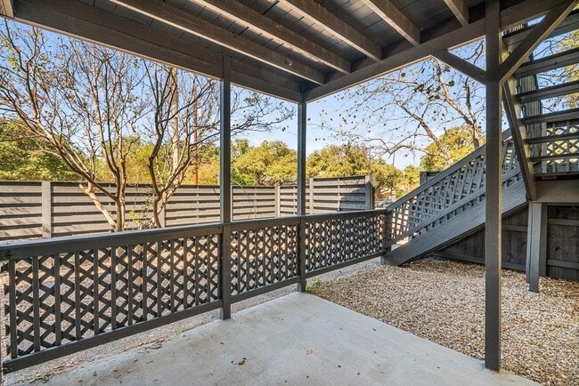 Building Photo - 814 W Mary St